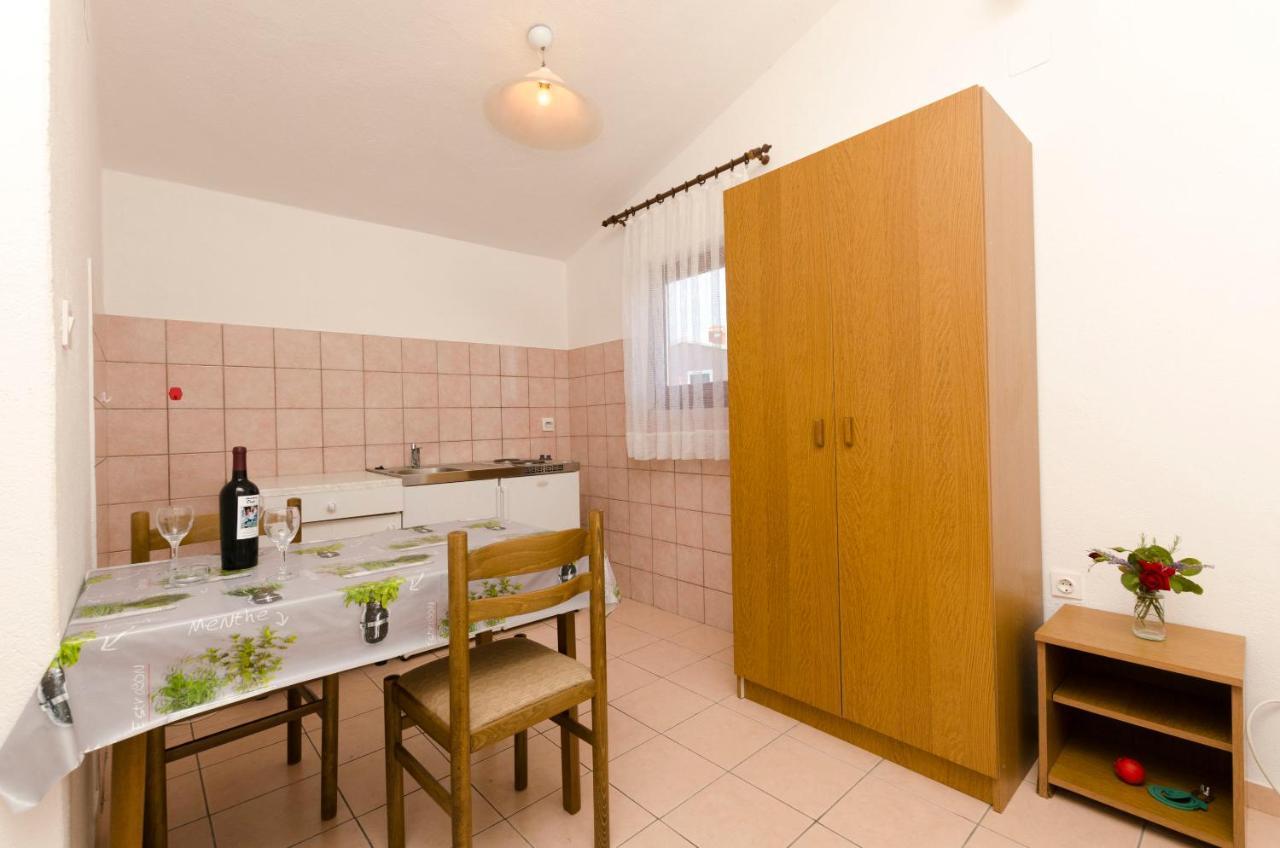 Apartments Mirko 트로기르 객실 사진